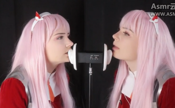 国外漂亮双胞胎舔耳朵-lcoser