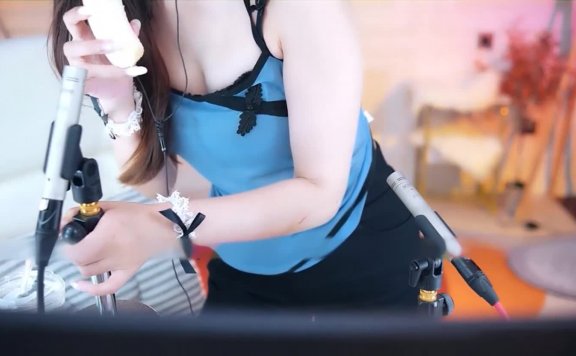 虎牙小一熟了系列吃香蕉-lcoser