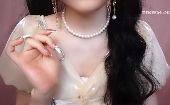 水蜜小绵羊未过审视频：一个亲亲-lcoser