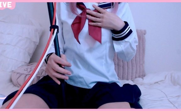 神楽まい 怦然心动水手服舔耳朵